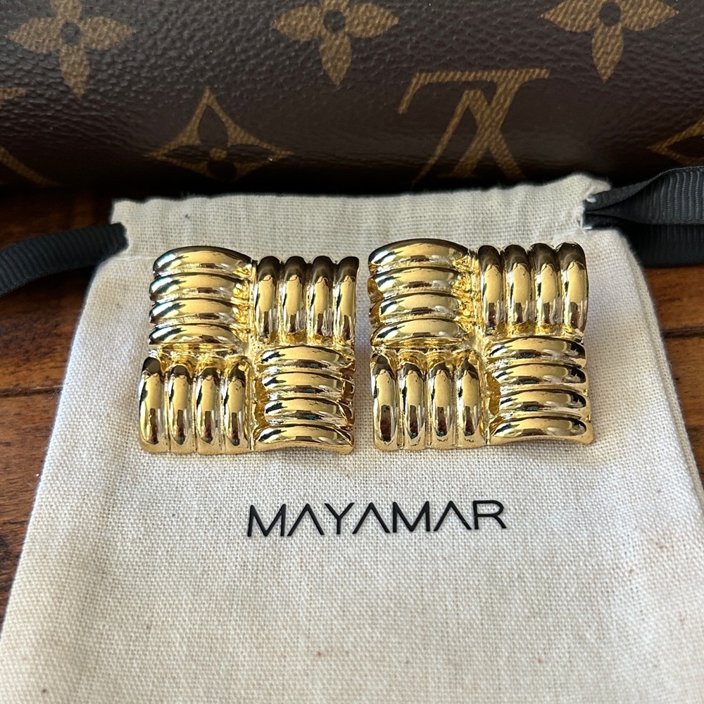 Mayamar classic and timeless Gold Women's square Earrings